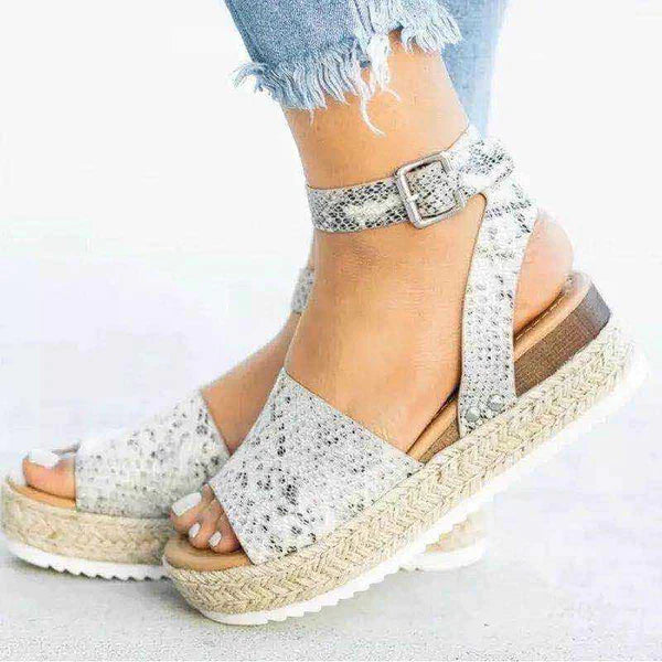 Women Comfortable Flat Sandals - Image 15