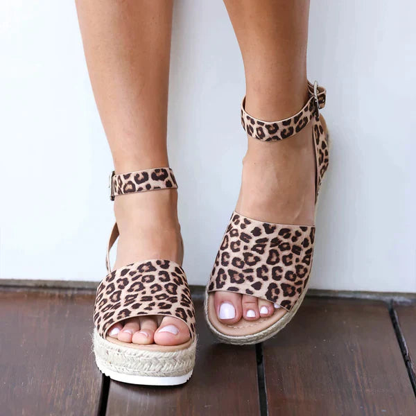 Women Comfortable Flat Sandals - Image 3